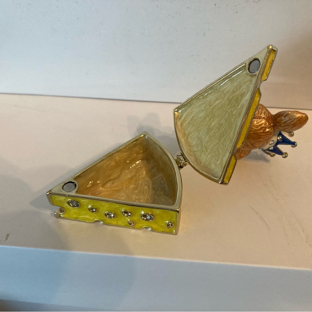 Regal Mouse Trinket Box in Gold and Blue Crown - Picture 3 of 3